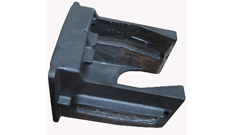 Coupler striker of railway
